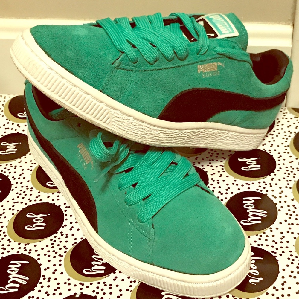 Woman size US 6.5 Teal/Green Puma Suede Classic